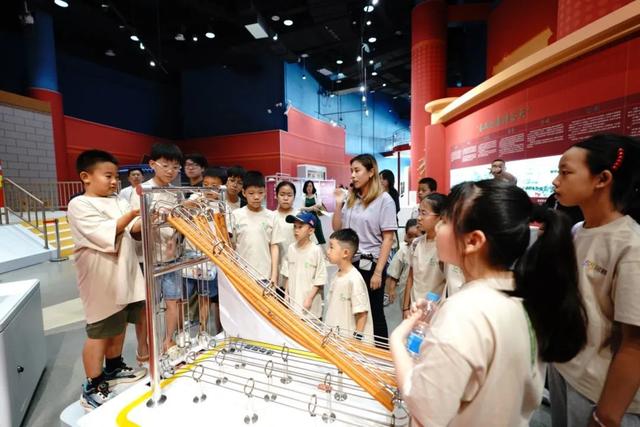 互联护苗 │ AI探密+科技中轴+宇宙穿越——“互联护苗2025”打卡北京科学中心