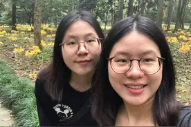 同大学同专业的双胞胎姐妹花同时毕业了！一样的脸，一样的优秀图片