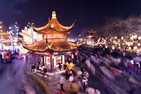 秦淮河畔赏花灯图片