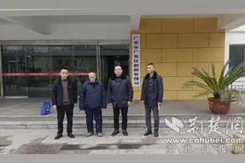 流浪老人离家40载 房县救助站千里护送回家与亲人团聚图片