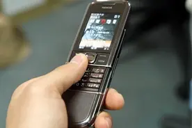 二十年前手机的价格 诺基亚竟然要8800元 LG卖9600图片