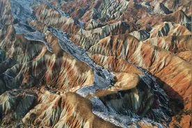 兰州：水墨丹霞 冬日秘境图片