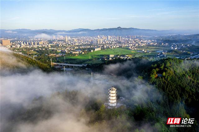 【每日一图@湖南】云雾是山林的呼吸，文峰塔是靖州的心跳