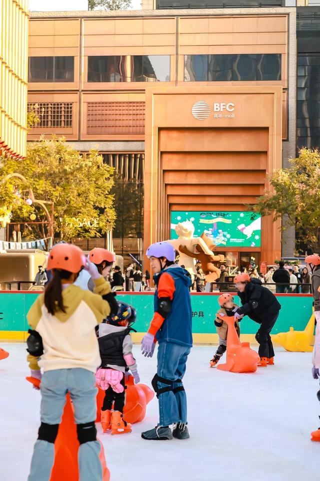 外滩奏响迎新奇幻乐章，一站式解锁冬日温馨浪漫