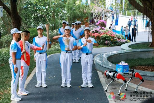 人人人！今天，这里挤满围观市民，现场令人振奋！网友：果然很深圳