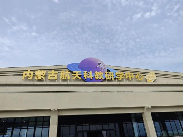 我不允许有人不知道这张卡！100块就能免票玩超多景点，还能免费看电影？