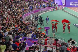 中国队夺得男子4×100米接力冠军图片