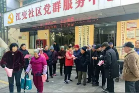 江变社区开展垃圾分类 人人有责宣传活动图片