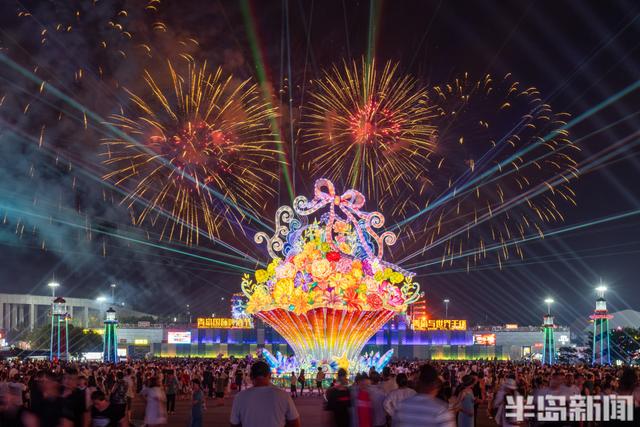 金沙滩啤酒城：大型焰火表演点亮醉美夏夜