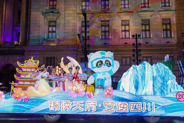 25辆花车盛装亮相黄浦江畔，上海旅游节打造“人民大众的节日”