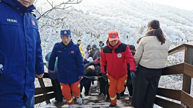打卡变求救！一场六小时的踏雪营救……