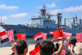 中国海军第46批护航编队焦作舰、洪湖舰访问埃及图片