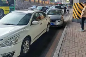 车主质疑大连中升奥通4S店定损时扩损“定损7000多沟通后只赔了3800元”图片