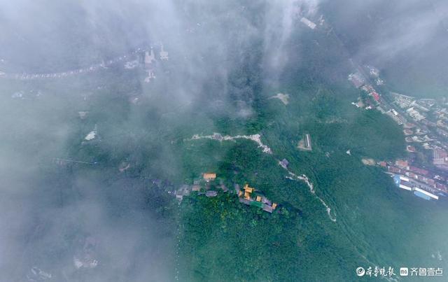 云雾缭绕千佛山