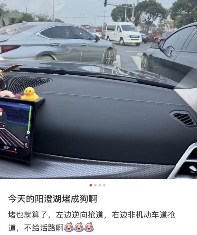 沪牌大军集体出动！这里堵车堵到猪肝红！出门导航1个半小时，实际开车4小时