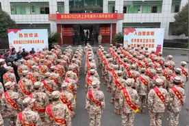 踏征程，赴军营！湖南新邵县举行2025年上半年新兵入伍欢送仪式图片