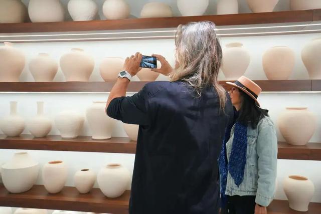 探索之旅 | 漫步天皇寺、探访砂陶坊!跟着大理“喜林苑”创始人林登游越西