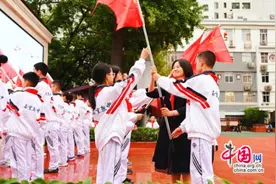 青春心向党，逐梦新征程 成都石室联中举行初2026届少先队建队仪式图片