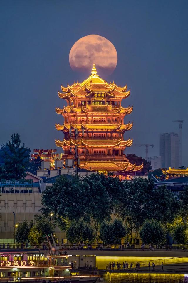 宝藏公交，移动的风景画廊