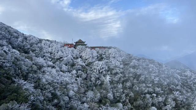 绝！莽山上的悬崖日出——随手一拍，尽是大片