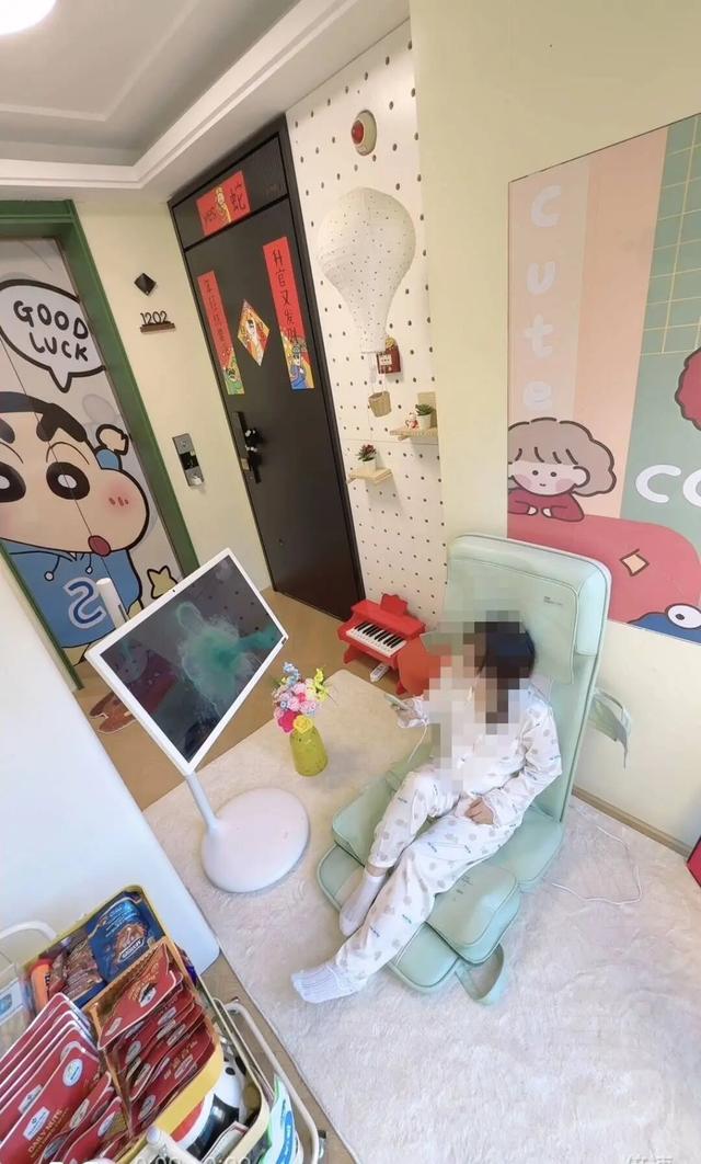 女子爆改公用电梯厅，可以涮火锅看电影？当事人：合同标注可私用！律师提醒