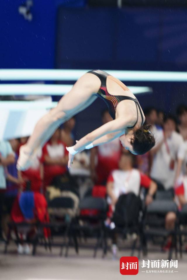 十五运女子团体10米跳台，四川代表队选手获第二名、第四名