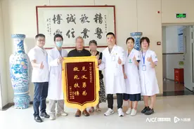 男子游泳突发癫痫溺水，深圳宝安区9名医护人员接力抢救图片