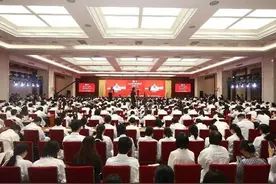 2024年中国医师节庆祝大会在北京召开图片