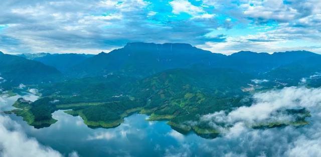 重要通知 | 受暴雨影响，瓦屋山景区部分游线关闭及活动暂停。