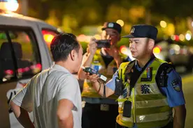 2024年广州交通事故亡人数下降，查处“电鸡”违法行为同比上升174.5%图片