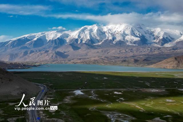 帕米尔高原迎来旅游旺季