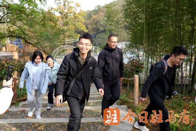 登山显毅力 再攀新高峰 驻马店日报社举行庆祝第26个中国记者节登山比赛