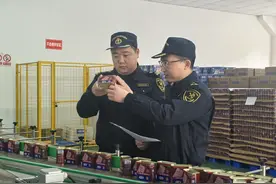 重庆19.5吨猪肉罐头出口新加坡图片