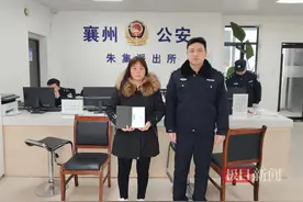 失而复得！女子不慎遗失平板电脑，民警锲而不舍帮她找回图片