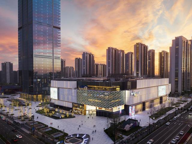 “2025余杭完美生活嘉年华”启幕，初冬时节点燃消费热情