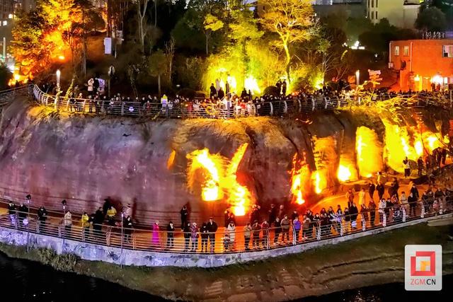 沿滩龙湖公园音乐喷泉：一场美轮美奂的视觉盛宴