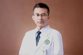 事发万米高空！一男子突发抽搐，青岛医生紧急出手图片