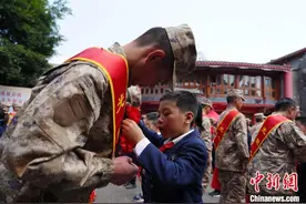 云南昆明：新兵出征赴军营图片