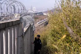 江苏：春运返程路 铁警在守护图片