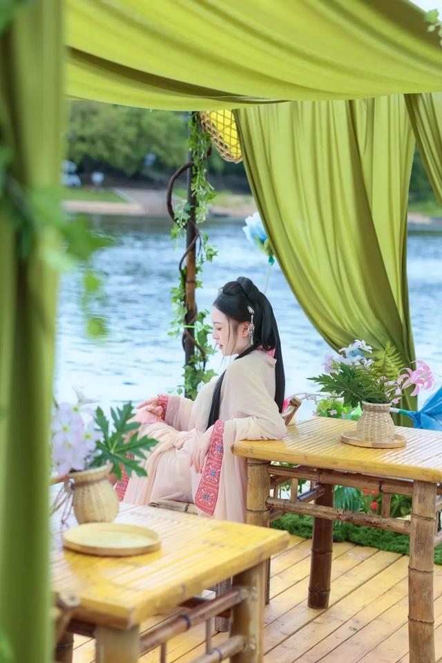 竹筏漂流焕新出圈！龙虎山森系网红竹筏上线啦！