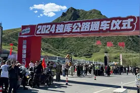“油画塔城乌苏驿 绽放独库丝路行” 2024年独库公路正式恢复通车图片
