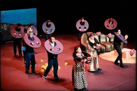 话剧《鳄鱼》：魔幻与现实交融的“中国当代剧场”图片