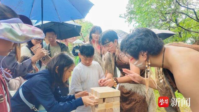 连云港桃花涧“东夷部落野趣季”国庆首日火爆！ 沉浸式体验穿越千年部落文明