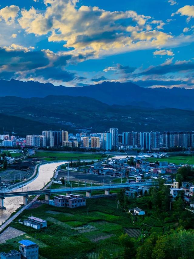 【冬季暖阳 凉山不凉】这一刻，是越西的高级感！