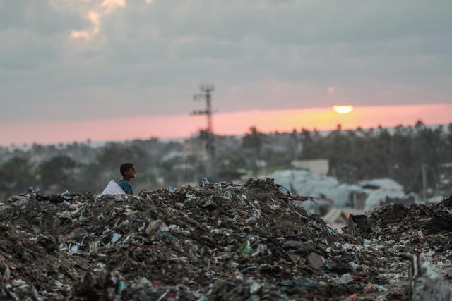 加沙的灾难有多深重？两年6.7万人死亡，200万人流离失所