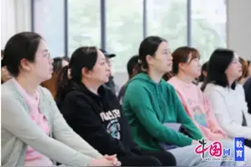 因爱相聚，携手同行 天府三幼举行秋季中大班家长会图片