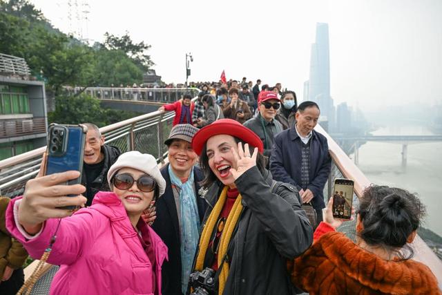 重庆鹅岭栈桥成为旅游新地标