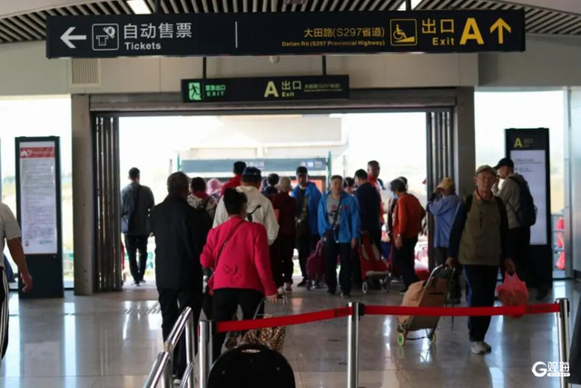 俩月载客405万人次！青岛蓝谷快线满载城乡温情与美好