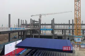 焊接机器人、智能施工电梯……一批智能化建造装备在湖北襄阳集中亮相图片