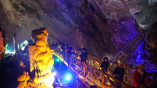 韩国游客包机来大美郧阳 沉浸式感受山水人文魅力